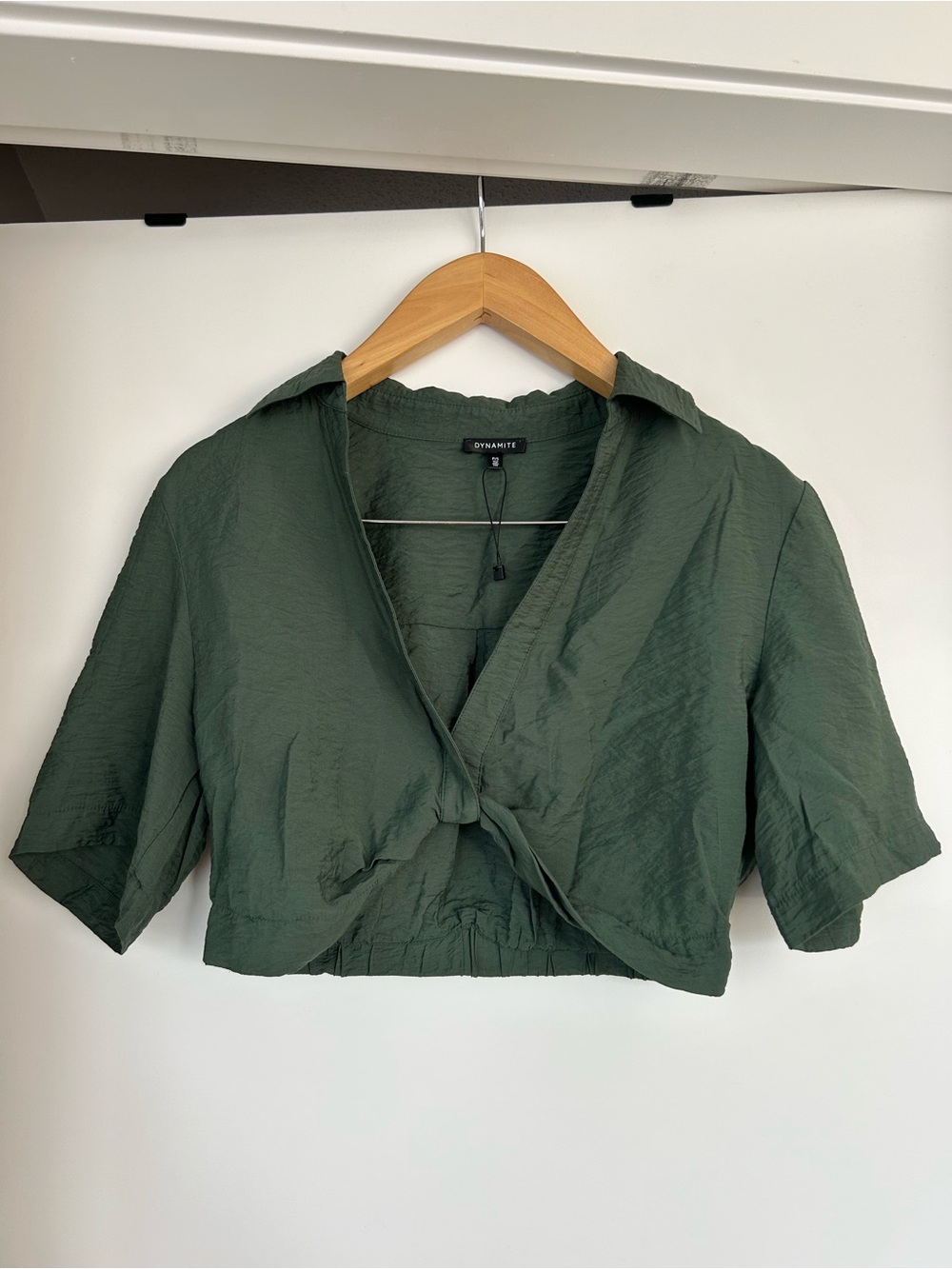 Dynamite Green Cropped Tie-Front Blouse